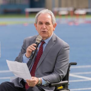2_ Ο πρόεδρος της ΠΟΜΑμεΑΘ, Στέφανος Πάικος, κηρύσσει την έναρξη των Πανθεσσαλικών Αγώνων Στίβου ΑμεΑ 2024 copy