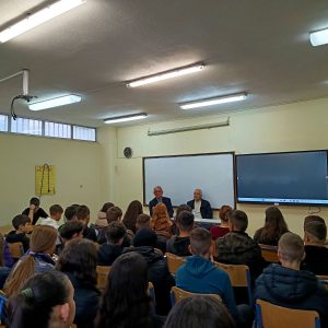 ΦΩΤΟ στο 1ο Γυμνάσιο ΜΟΥΖΑΚΙΟΥ Ν. Καρδίτσας 1