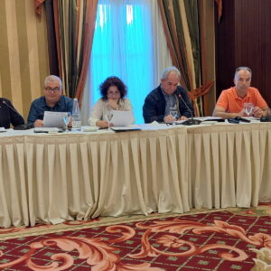 184 Φωτογραφία Προεδρείου Γ.Σ._1
